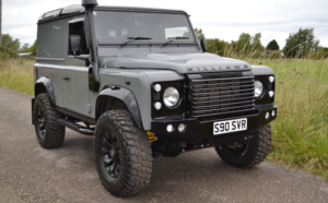 Land Rover Defender 2024